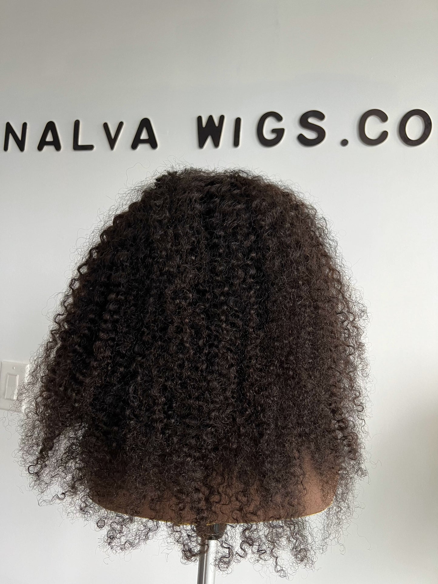 Curly Headband or Band fall wig with medium density. Light weight and beginner friendly with a built-in Spandex Headband, 2 combs, in-built adjustable elastic band and a breathable wig cap. 18" Long, Natural Dark Brown, Spandex Headband, 180% Density, Premium Virgin Human Hair. Mississauga, Ontario