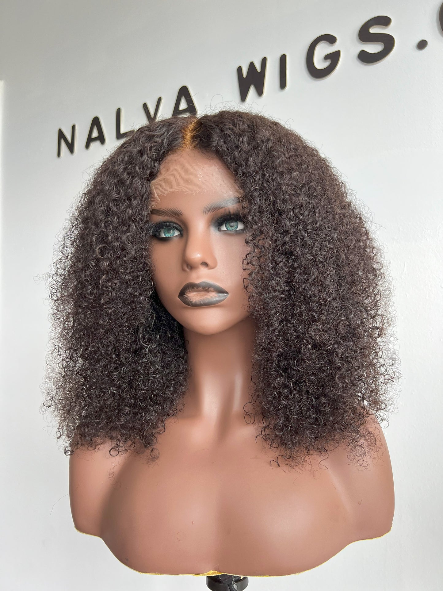 Luxury Lace Front wig crafted with Virgin human hair. Light weight and beginner friendly. Details are 18” inches, Natural Dark Brown Hair Lace Closure, 180% Density. Mississauga, Ontario