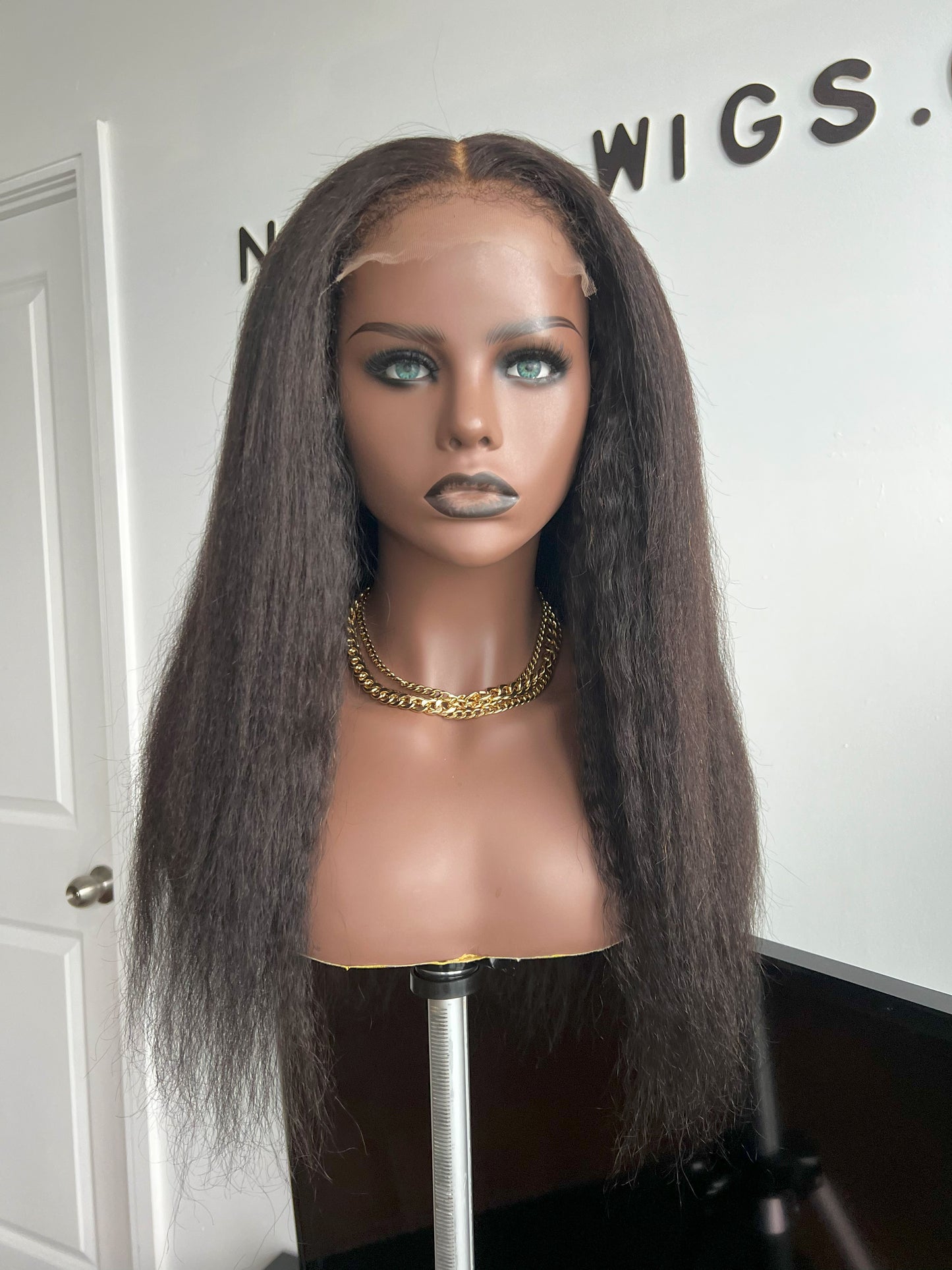 Luxury Lace Front Kinky straight wig made with Premium Virgin human hair. Light weight and beginner friendly. Details are 18” inches, Natural Dark Brown Hair Lace Closure, 180% Density. Mississauga, Ontario