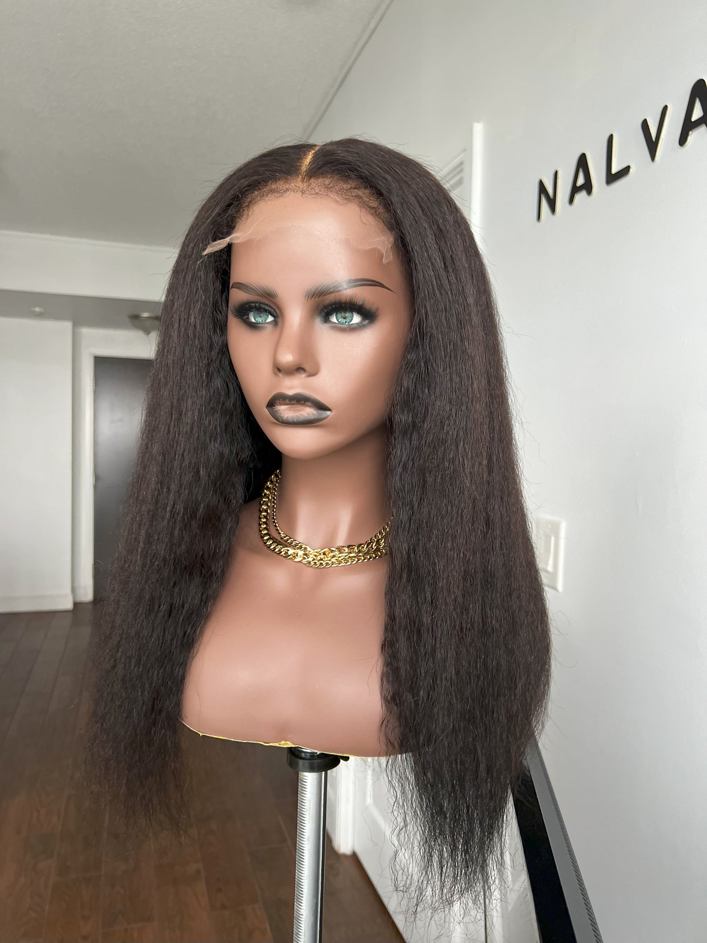 Luxury Lace Front Kinky straight wig made with Premium Virgin human hair. Light weight and beginner friendly. Details are 18” inches, Natural Dark Brown Hair Lace Closure, 180% Density. Mississauga, Ontario